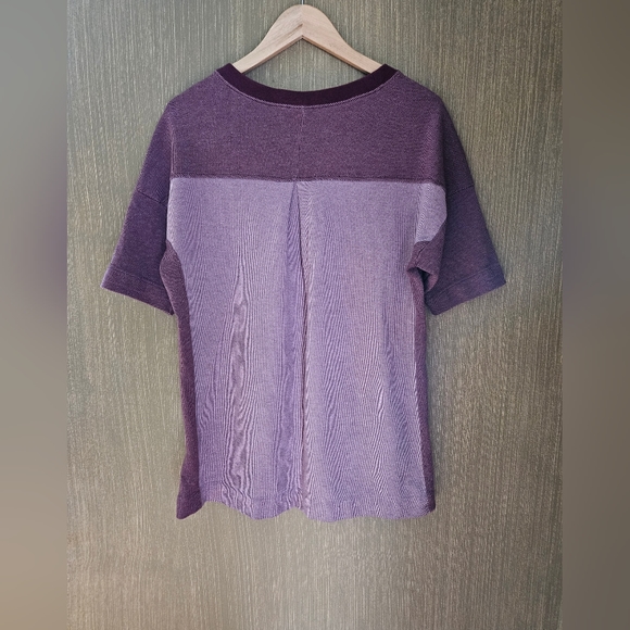 NIKE maroon short-sleeved women's workout shirt size M - Picture 2 of 3